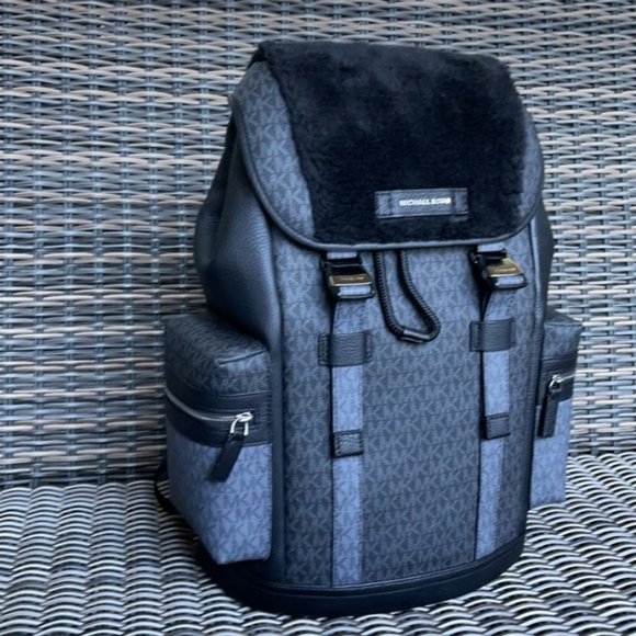 Michael Kors Cooper Signature Large Pocket Backpack Fur Trim - Picture 7 of 16